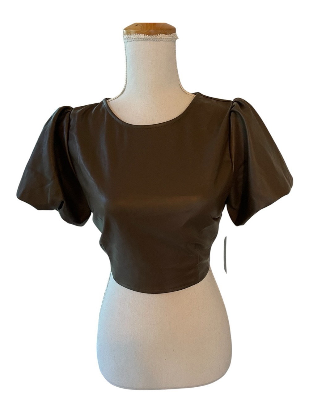 NWT. Kirious Faux Leather Cropped Puffy Sleeve Top. Size M